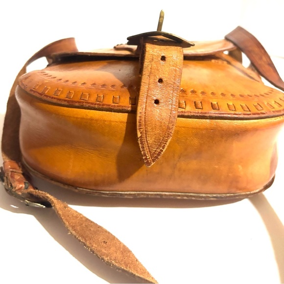 Vintage Handcrafted brown Leather Crossbody Bag - Picture 6 of 10